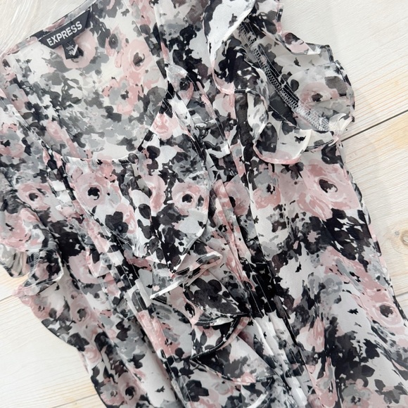 Express flowy chiffon ruffle/ bubble top ❤️ - Picture 7 of 7